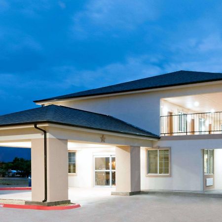 Super 8 By Wyndham Colorado City Exterior photo